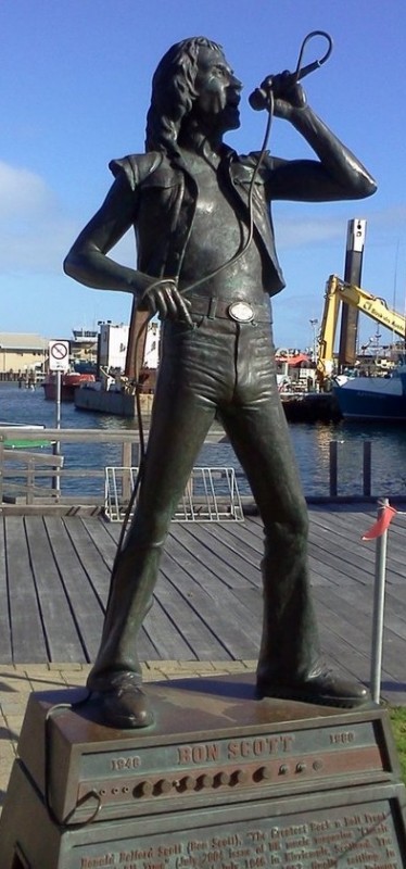 bon_scott_statue.jpg